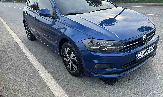 Yolun soluna geçmeye çalışan motosiklet otomobille çarpıştı