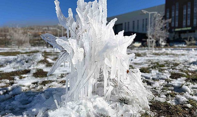 Yozgat'ta soğuk hava buz sarkıklarıyla görsel şölene dönüştü