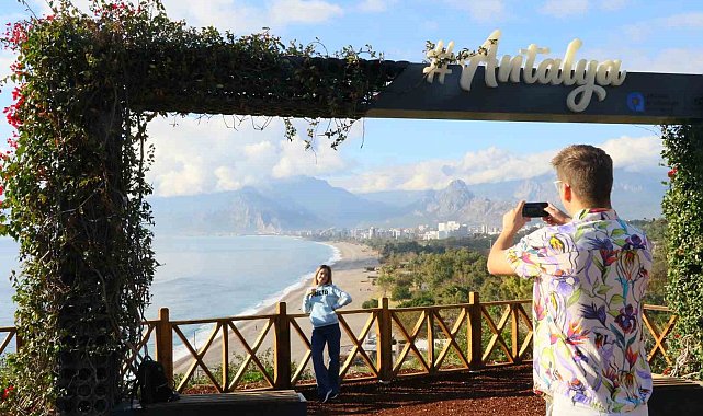 Yüksek kesimlerde kar yağışı, sahillerde deniz keyfi