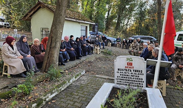 Yüksekova şehidi Gölcük'te kabri başında dualarla anıldı