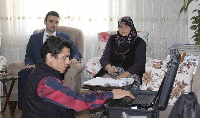 Yüzlerce vatandaşın kimlikleri adreslerinde teslim edildi