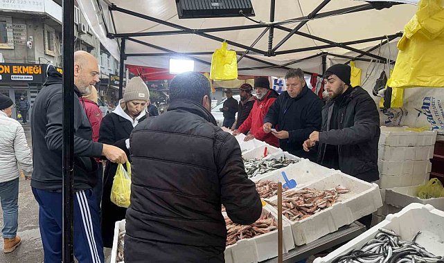 Zonguldak'ta kilosu 75 liradan satılan istavrite rağbet