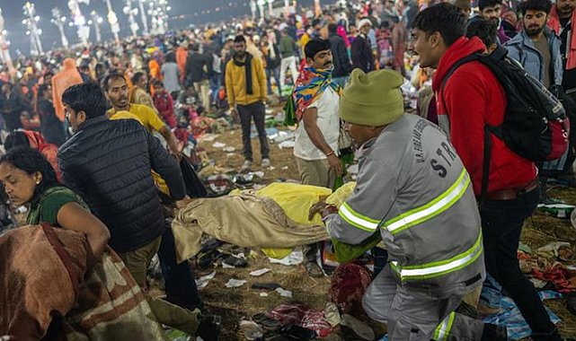 12 yılda bir yapılıyor, milyonlarca insan katılıyor... Hindistan&#039;daki festival can pazarına döndü! Çok sayıda ölü ve yaralı var