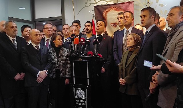 Cumhuriyet Halk Partisi heyetinden Beşiktaş Belediyesi önünde açıklama