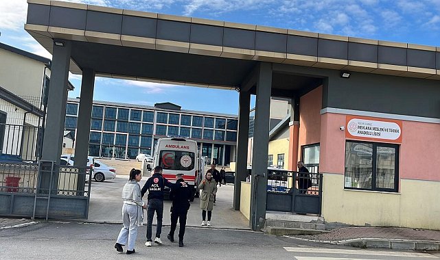 Kocaeli&#039;de okulda dehşet! Tartıştığı sınıf arkadaşı tarafından bıçaklanan liseli yaralandı