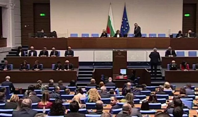 Komşuda hükümet kuruldu: Bakanlar yemin etti