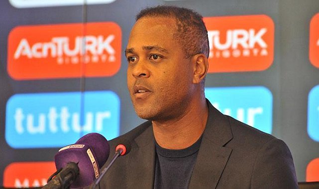 Patrick Kluivert&#039;ten şaşırtan imza
