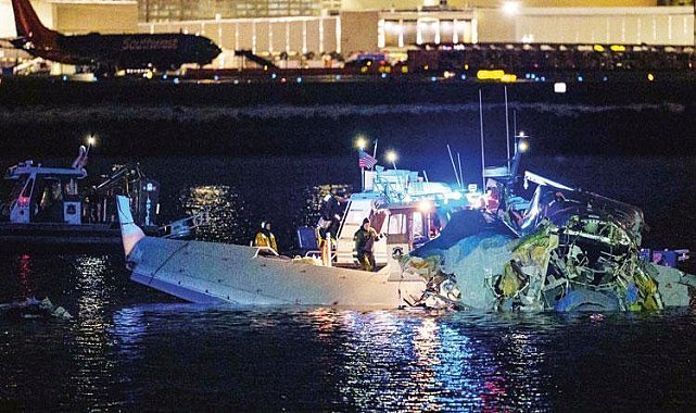 Yolcu uçağı ve askeri helikopter çarpıştı: 67 ölü... Havada dehşet