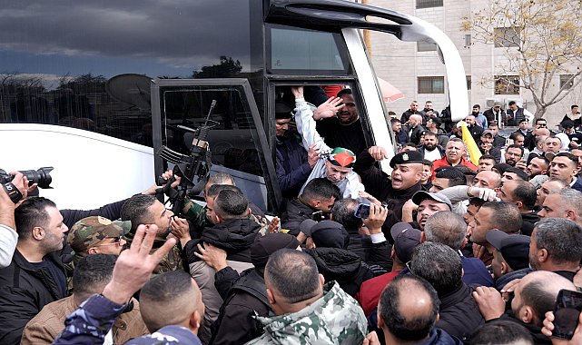 İsrail'in serbest bıraktığı Filistinli esirler Gazze Şeridi'ne ulaştı... Kassam Tugayları takas anlarını paylaştı