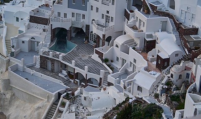 Santorini'de OHAL ilan edildi