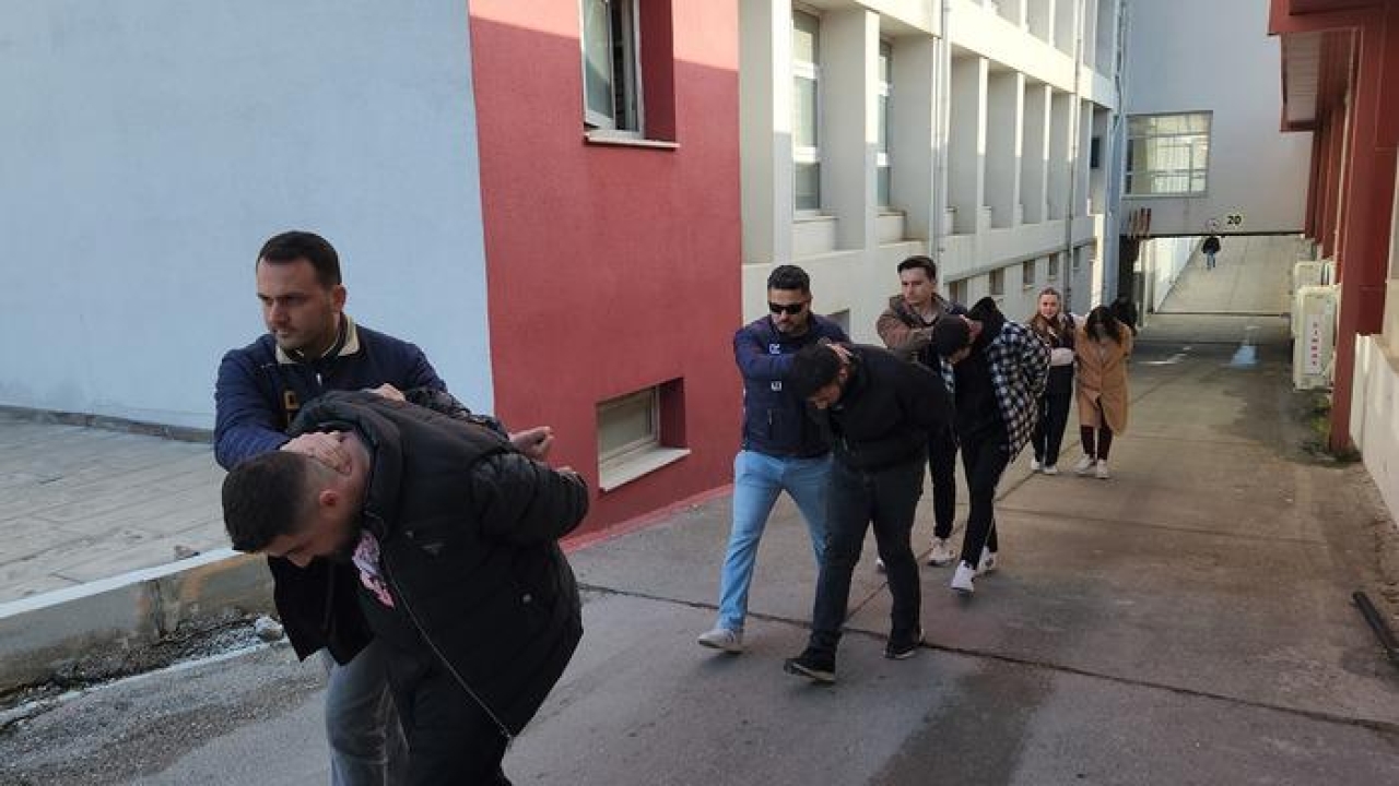 Vurgun noterde patladı! Satıcı da alıcı da şoke oldu, 'sazan sarmalı' oyunu son anda bozuldu