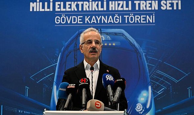 Yerli ve milli elektrikli hızlı tren setine ilk kaynak! Bakan Uraloğlu: 'Tarihe not düşüyoruz'