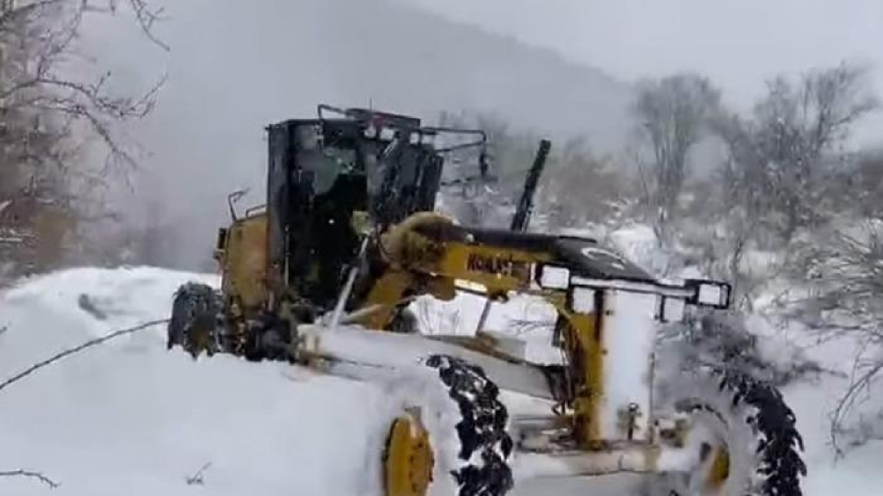 Amasya’da mart ayında 47 köy yolu kardan kapandı! Çalışmalar sürüyor