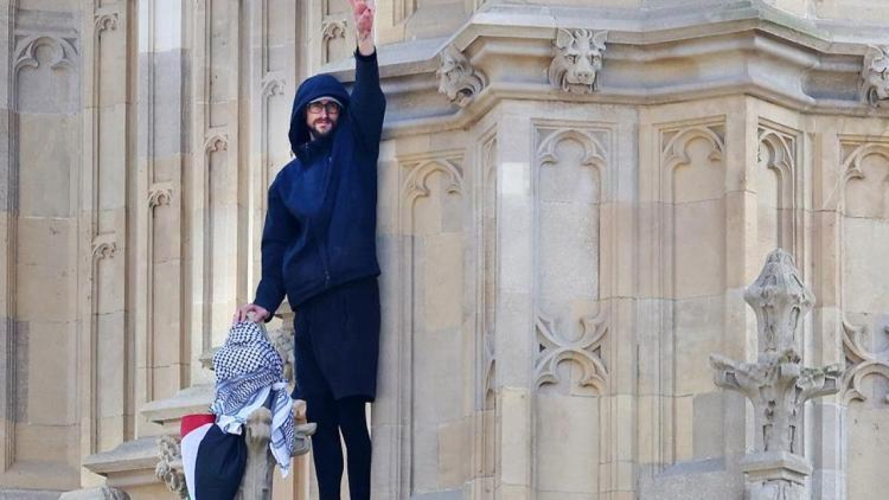 Big Ben Kulesi'ndeki Filistin eylemi 16 saat sürdü