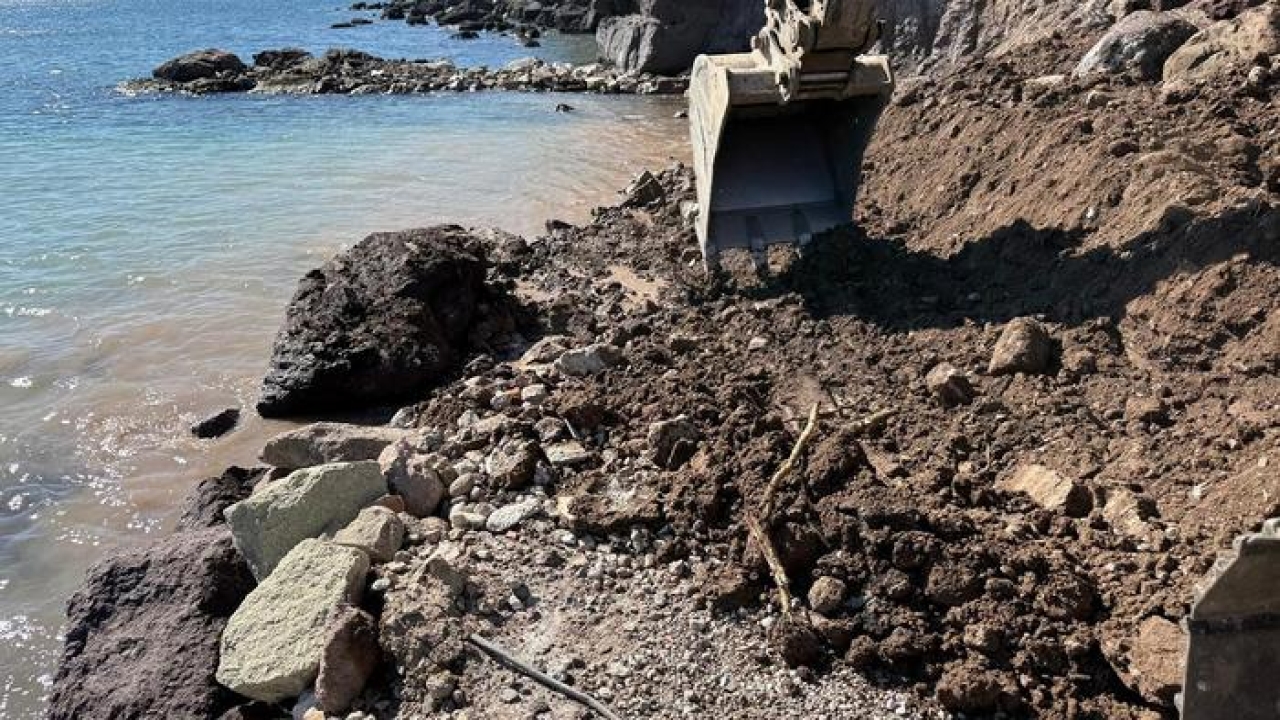 Bodrum'da devletin arazisine kaçak müdahale! Denizi iş makineleriyle doldurdular