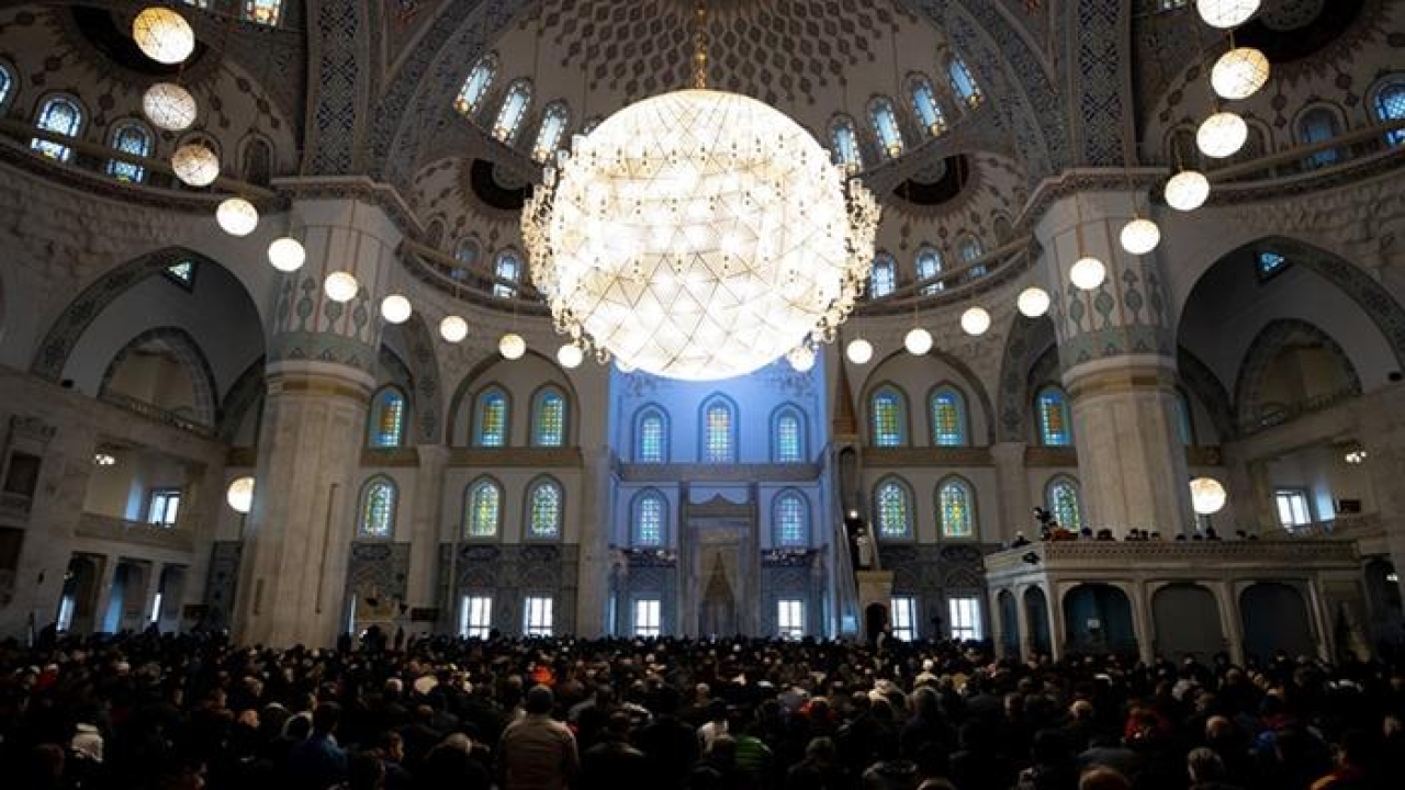 Diyanet açıkladı! İşte il il Ramazan Bayramı saatleri...
