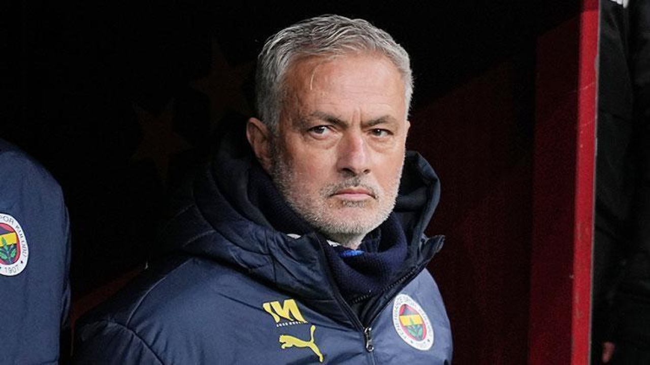 Fenerbahçe Rangers maçı öncesi Mourinho&#039;dan gönderme! &#039;Normal bir savaş olacağını düşünmüştüm&#039;