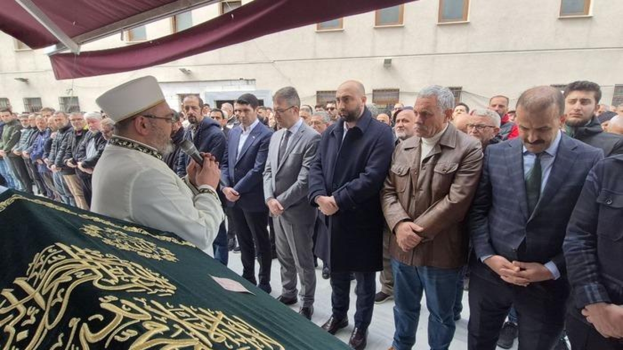 İstanbul'da eski eşi tarafından öldürülen Damla Bakiler ve annesi toprağa verildi