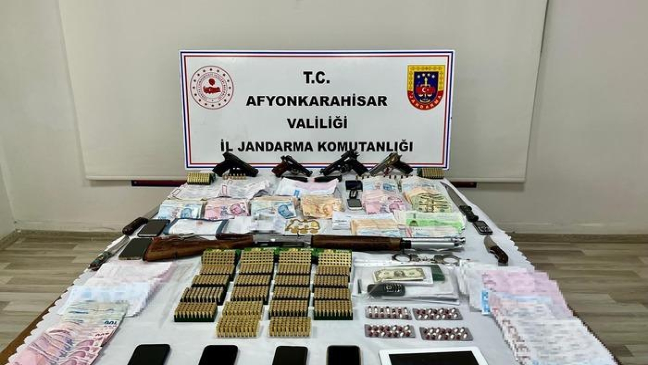 Jandarmanın tefeci operasyonunda ele geçirilen para ve gayrimenkuller dudak uçuklattı! Çok sayıda kişi gözaltına alındı