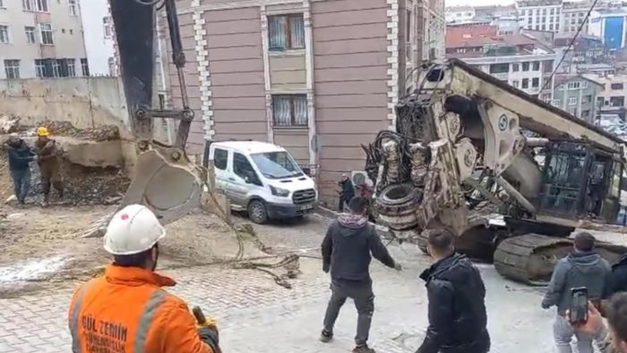 Kağıthane’de fore kazık makinesini çeken halat koptu: 1'i öğrenci 2 kişi yaralandığı kaza kamerada
