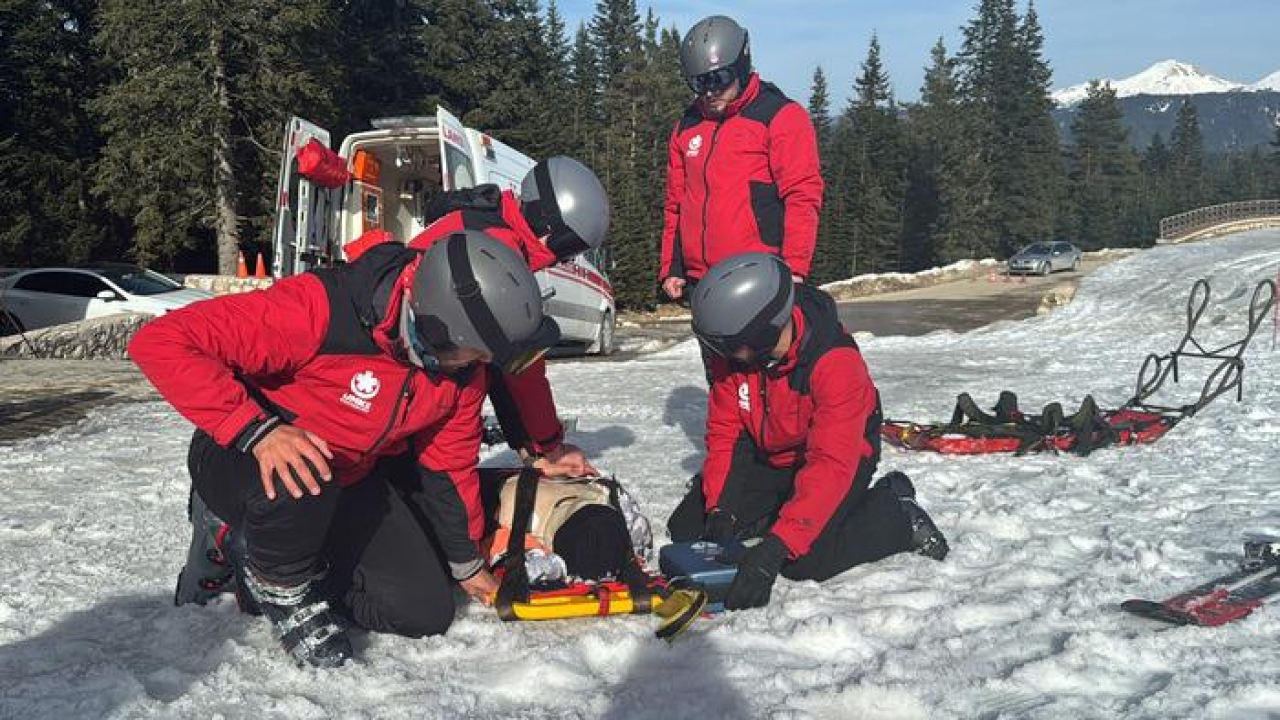 Kayak Merkezinde ilkyardım tatbikatı! Gerçeğini aratmadı