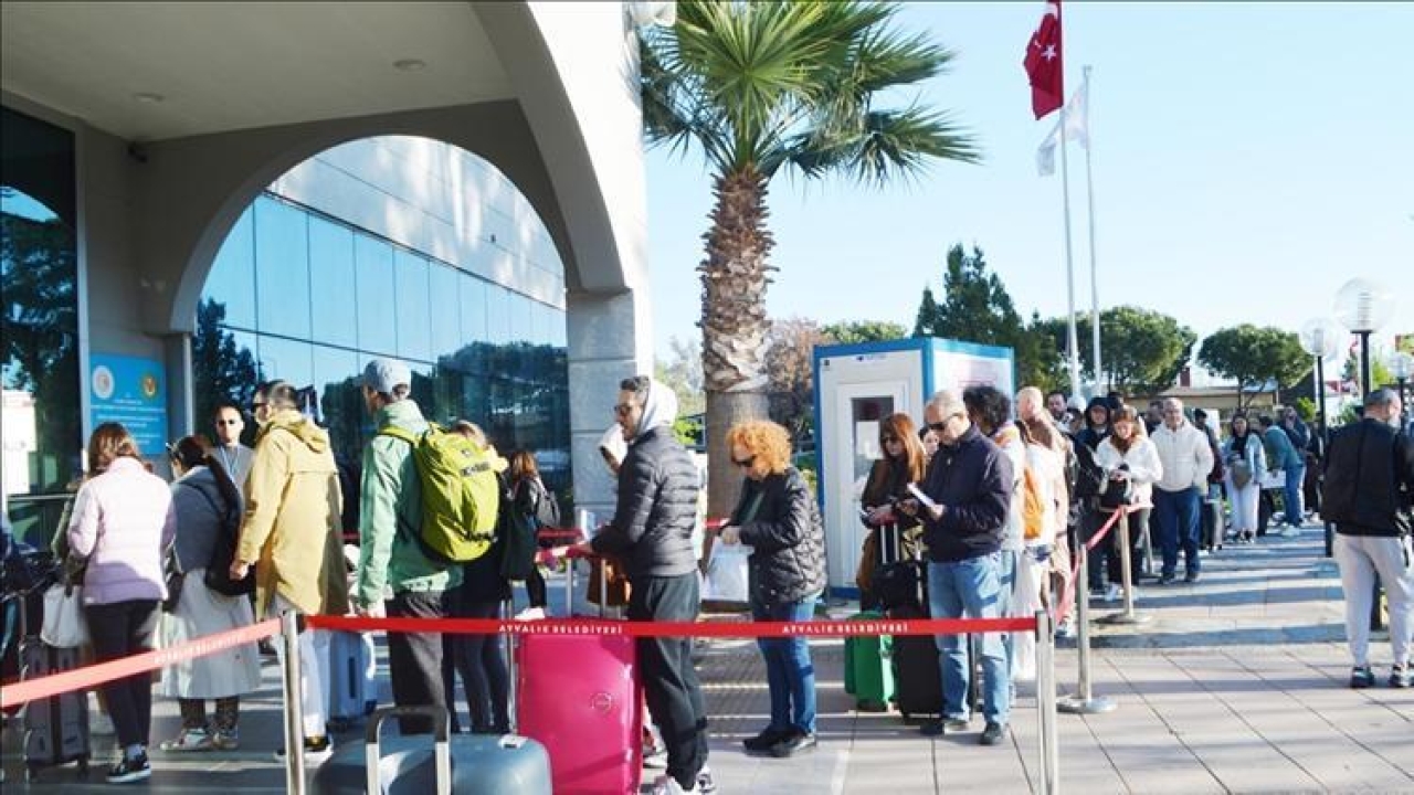 Komşudan dikkat çeken karar! Türk vatandaşlarına yönelik adalarda kapıda vize uygulaması 1 yıl uzatıldı