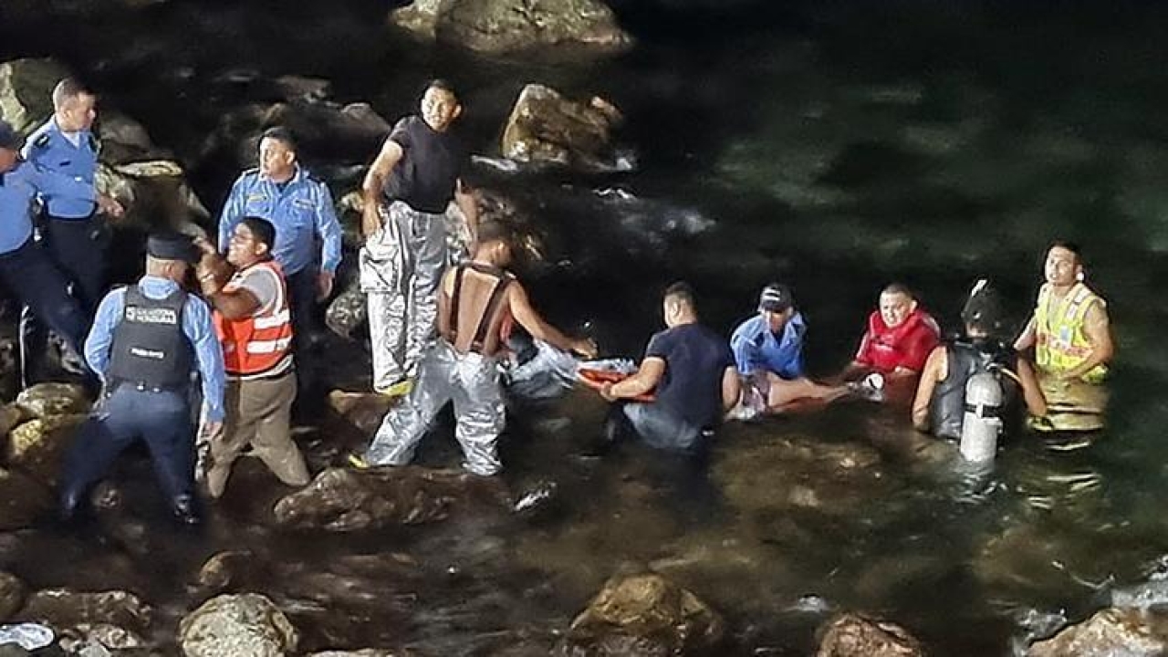 Orta Amerika ülkesinde facia: 17 kişiyi taşıyan uçak denize düştü