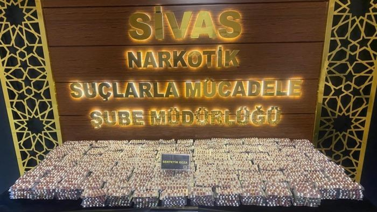 Sivas&#039;ta narkotik operasyonu: Binlerce sentetik ecza ele geçirildi