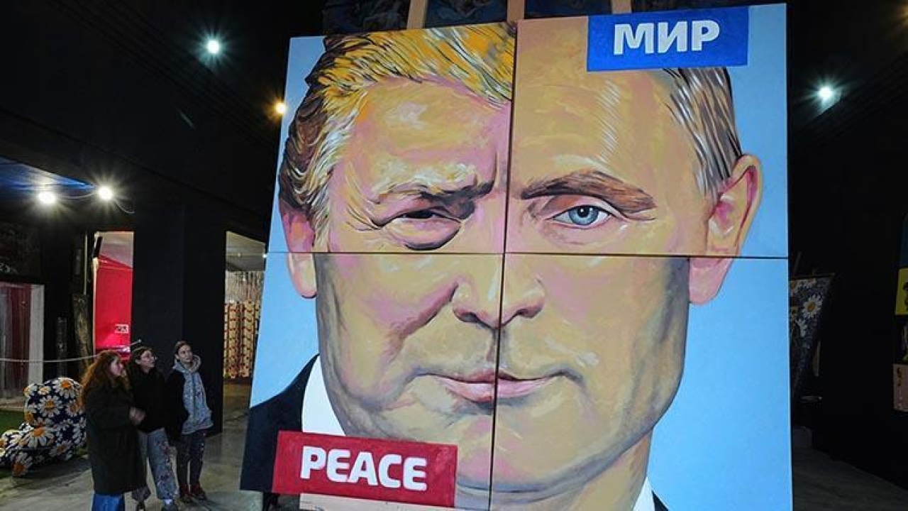 Telegraph gizli anlaşmanın belgelerini ifşa etti! 'Trump Zelenski'nin başına silah dayadı'