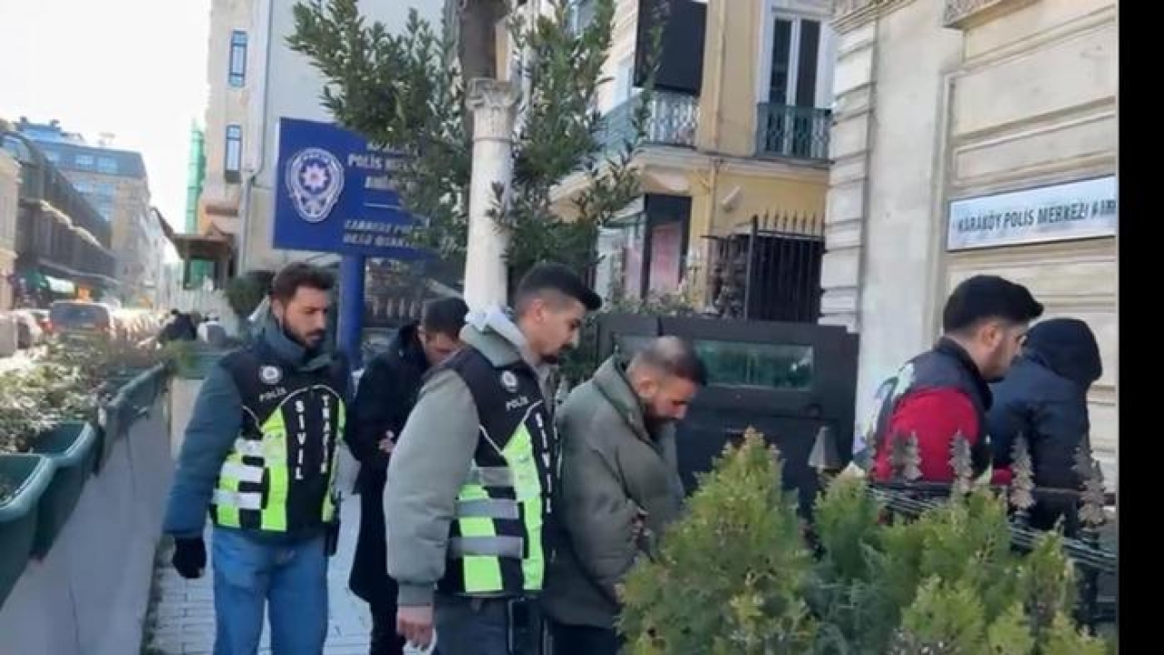 Üstünden silah çıktı! Karaköy'de korsan otoparkçılara denetim yapıldı