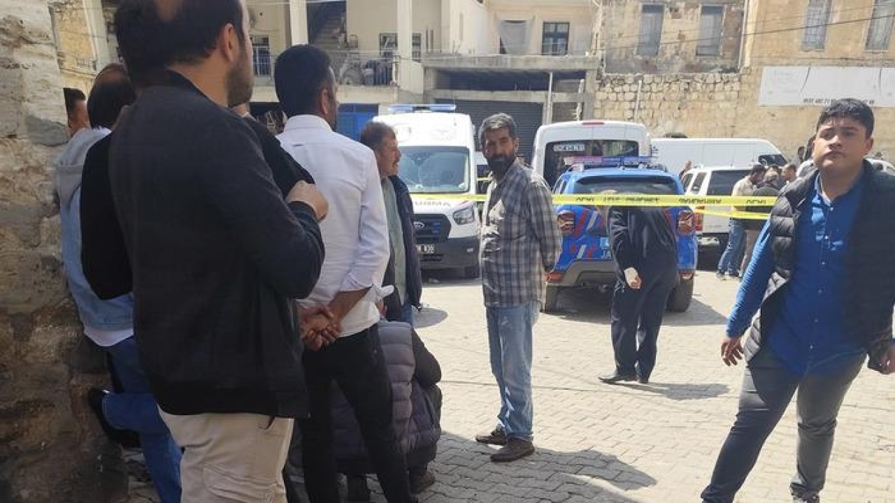 Cami tuvaletinde boğazı kesilmiş halde ölü bulundu