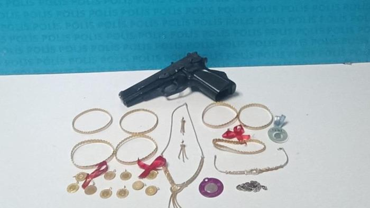 Dolandırıcılık şüphesiyle aranan 4 şahıs yakalandı