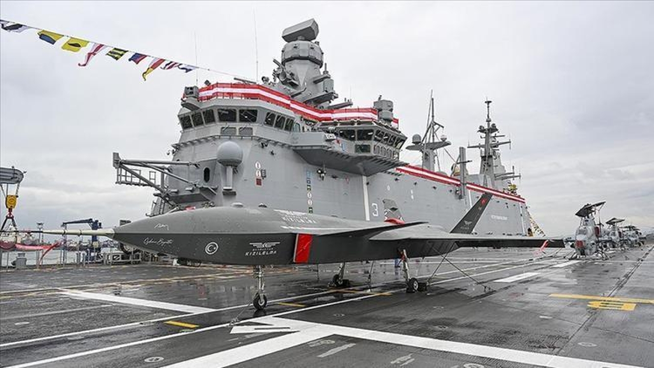 Dünyanın ilk İHA taşıyıcısı TCG Anadolu dış basının gündeminde: Türkiye bir ilke imza attı! İşte takip eden ülkeler