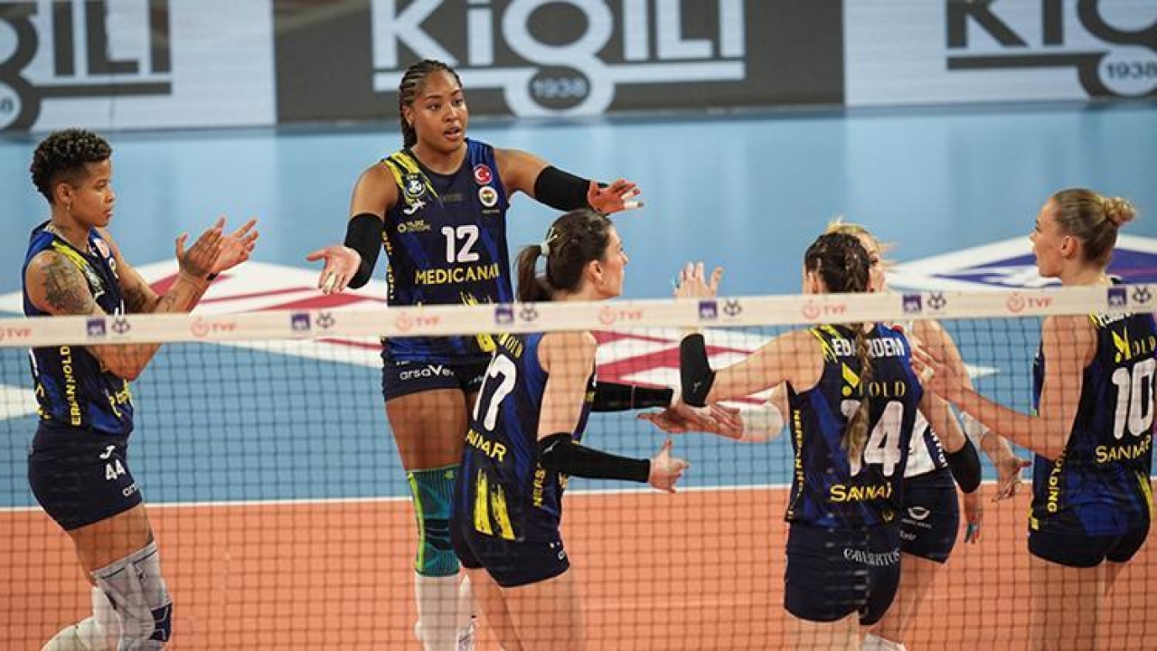 Fenerbahçe sert vermedi! Kupa Voley'de final biletini kaptı