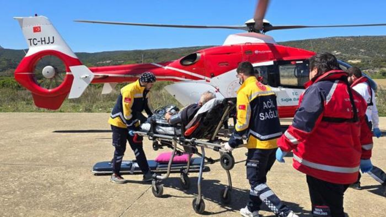 Gökçeada'da kalp krizi geçiren hasta ambulans helikopter ile Çanakkale'ye getirildi