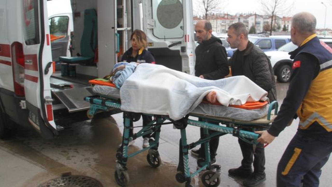 Konya’da feci kaza! 2 otomobil çarpıştı: 9 kişi yaralandı
