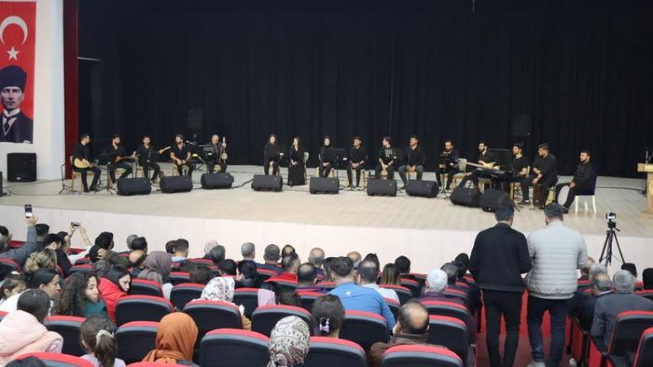 Kulakların pası Aşık Veysel türküleriyle silindi