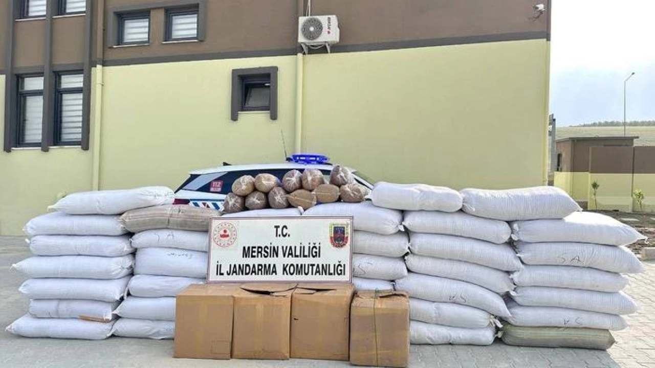 Mersin'de yolcu otobüsünde 1,5 ton kaçak tütün ele geçirildi