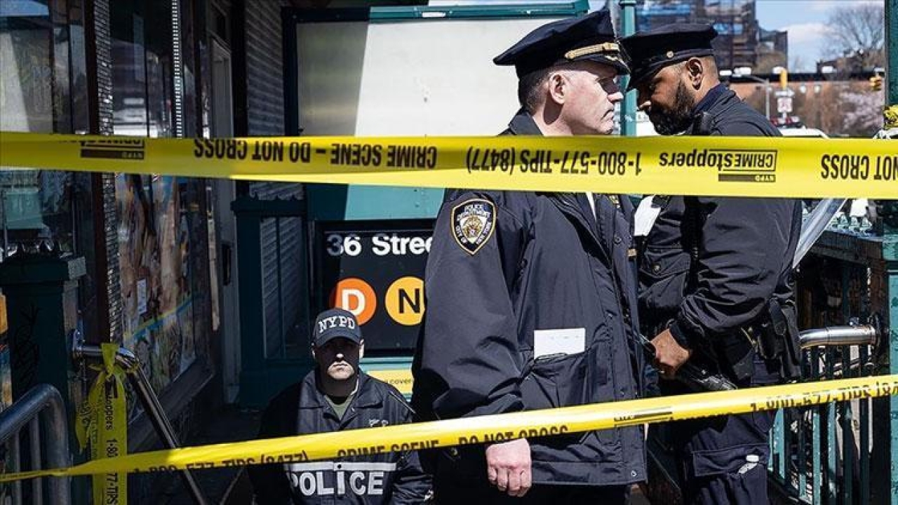 New York'ta dehşet dolu anlar: Çocuklara bıçakla saldıran şahsı polis durdurdu