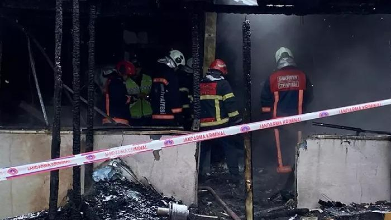Sakarya'dan kahreden haber! 3 ve 4 yaşındaki kardeşleri yangın faciası hayattan kopardı