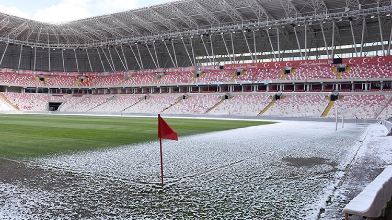 Sivasspor - Fenerbahçe maçı öncesi zeminin son durumu