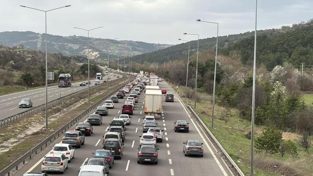 Tatilciler dönüş yoluna geçti! Bolu'da trafik durma noktasına geldi