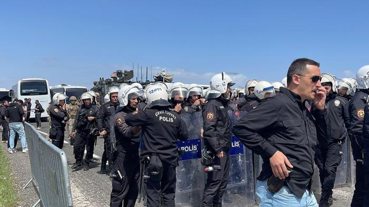 Teröristbaşı Öcalan'ın doğum günü nedeniyle Halfeti'ye gitmek istediler! Polis izin vermedi