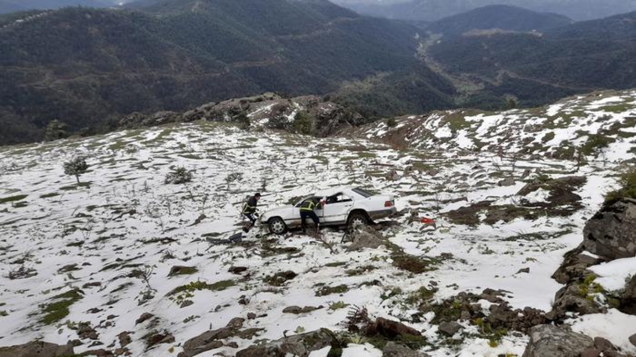 Tokat'ta otomobil uçuruma devrildi! Otomobildeki 4 kişi yaralandı