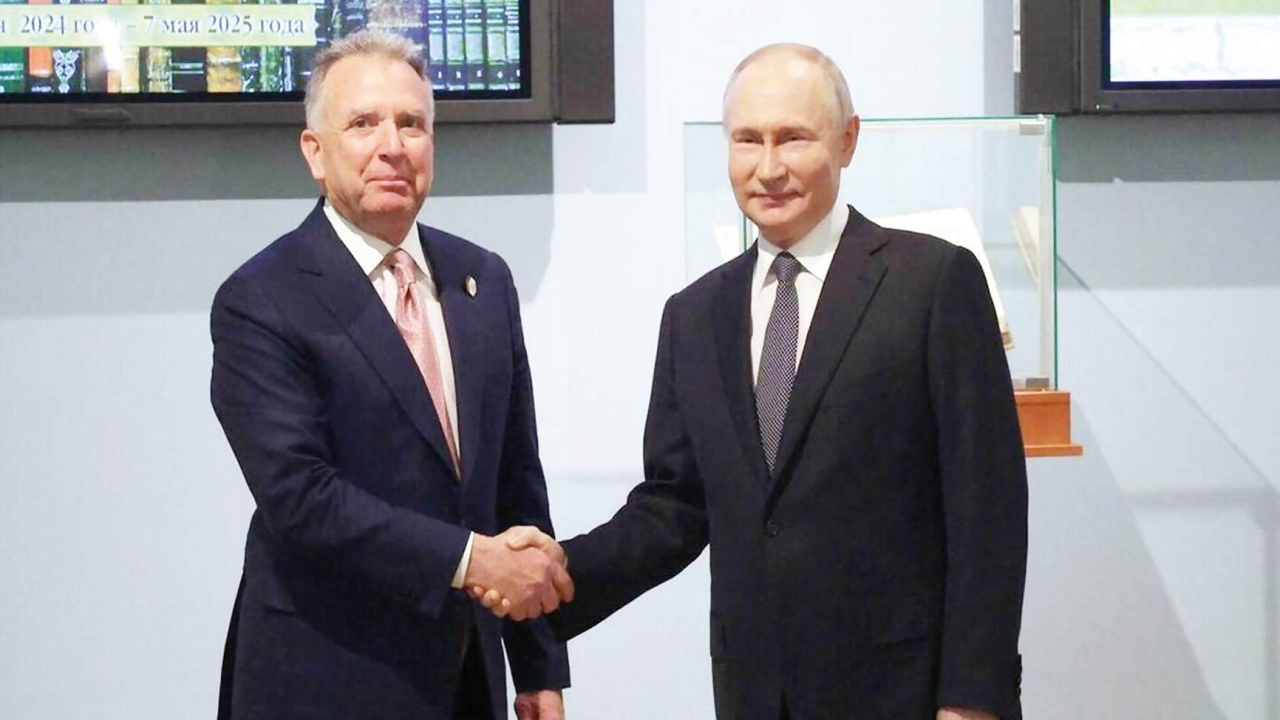 Trump’ın sağ kolu Putin’e gitti