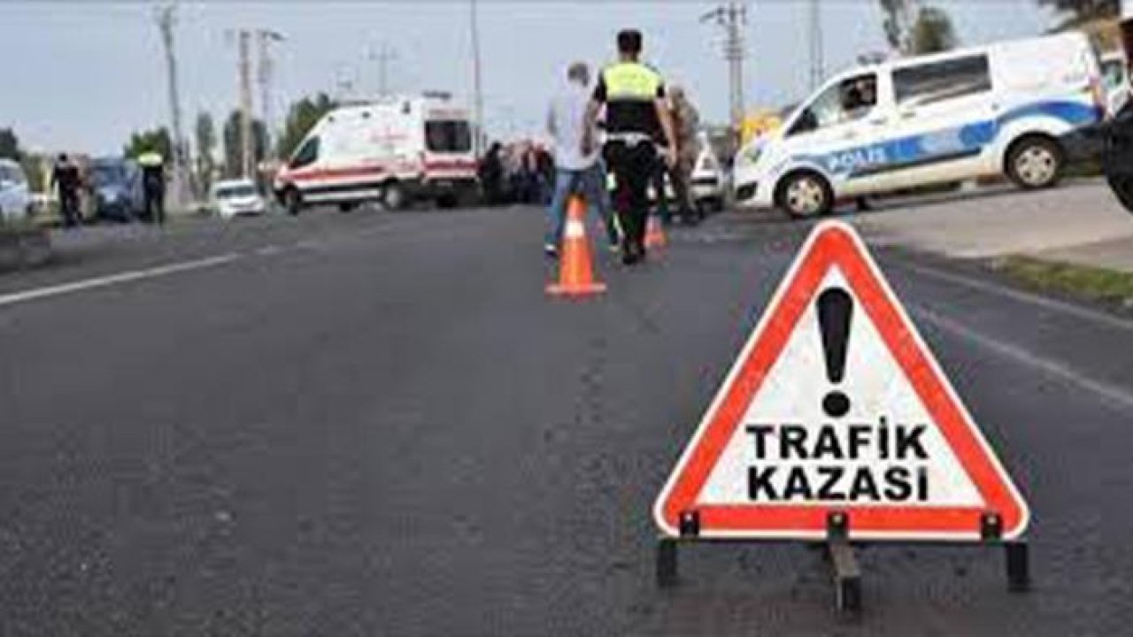 Van- Otomobil diğere çarptı; baba ve 2 kızı hayatını kaybetti