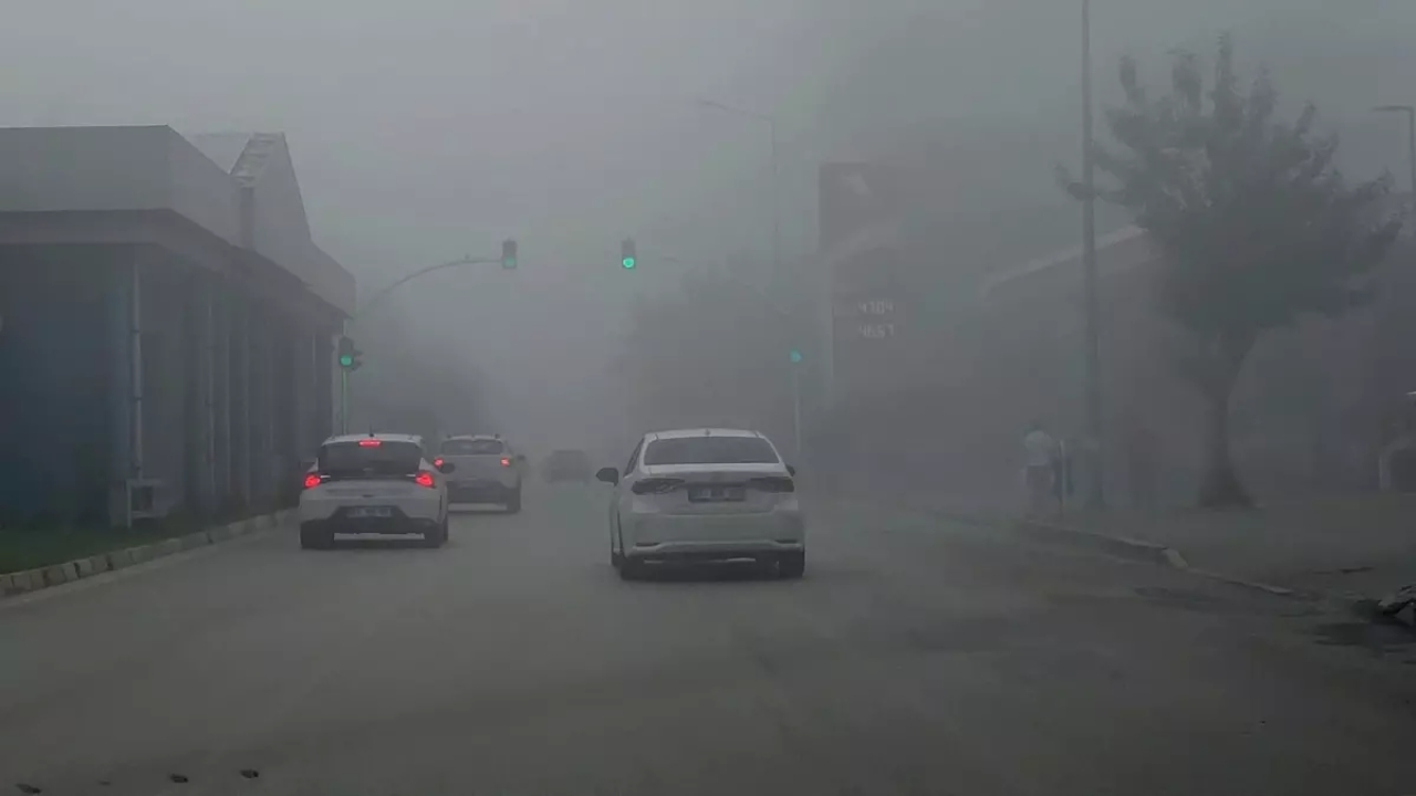 Adana'da Sabah Saatlerinde Yoğun Sis Etkili Oldu