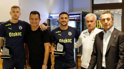 Ali Koç'tan Tadic ve Dzeko'ya teşekkür plaketi!