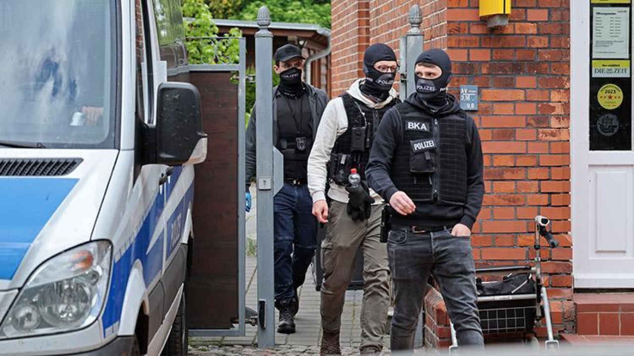 Almanya'da terör operasyonu: 5 gözaltı