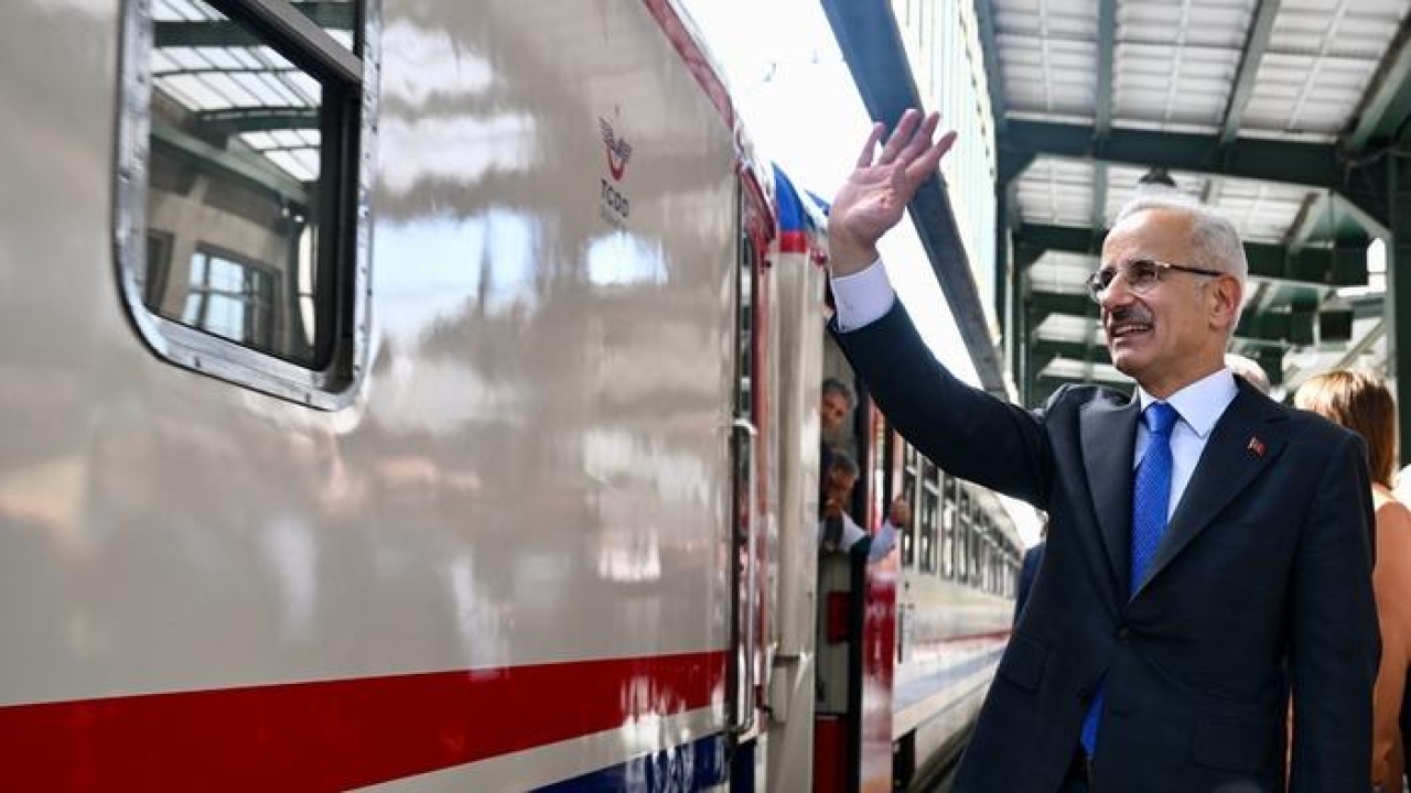 Bakan Uralolğu: Uluslararası 2 turistik tren, İstanbul'a geliyor